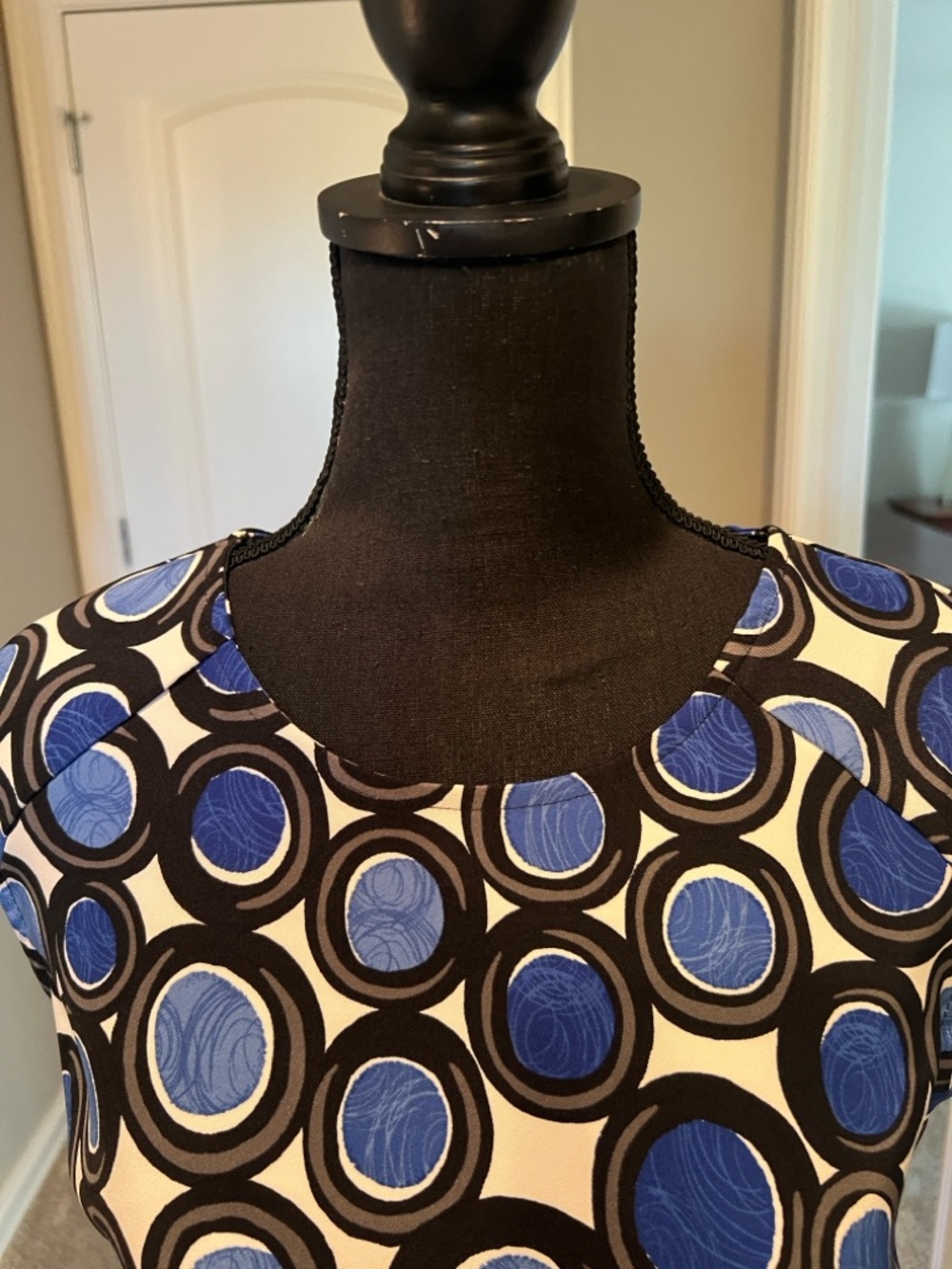 Cap-Sleeve Midi Dress in Blue & Black Circle Print - Picture 2 of 8
